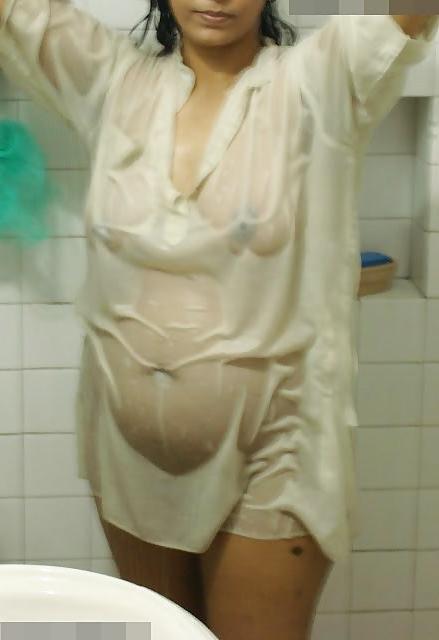 14P Dehradun housewife bathing