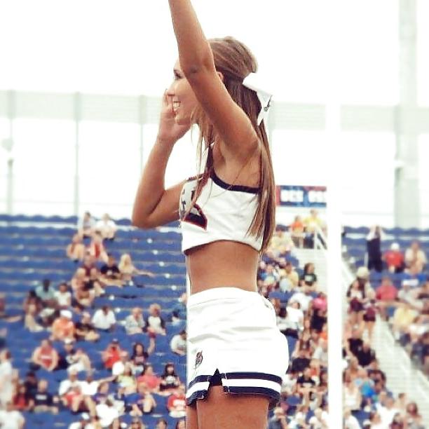 18P Cute Cheerleader