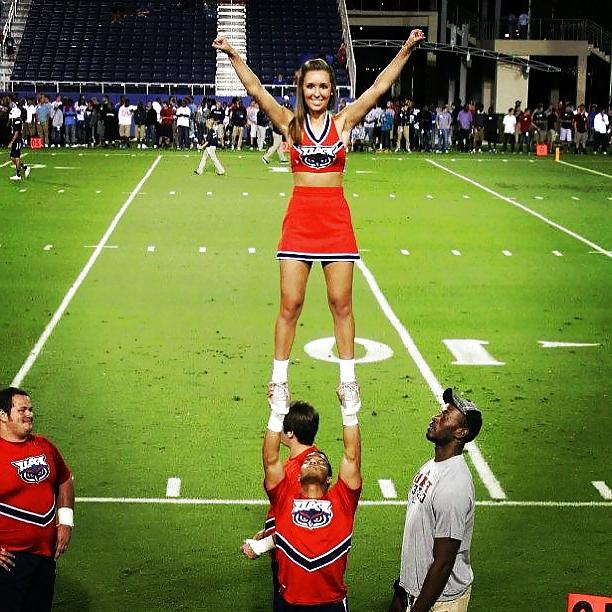 18P Cute Cheerleader