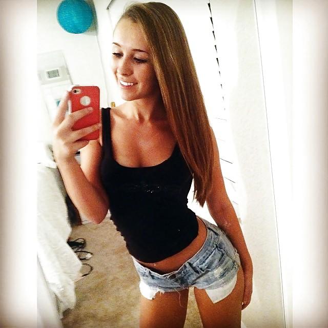 18P Cute Cheerleader