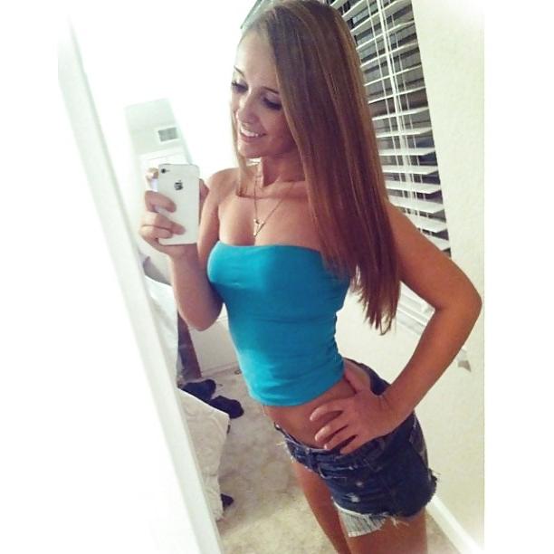 18P Cute Cheerleader