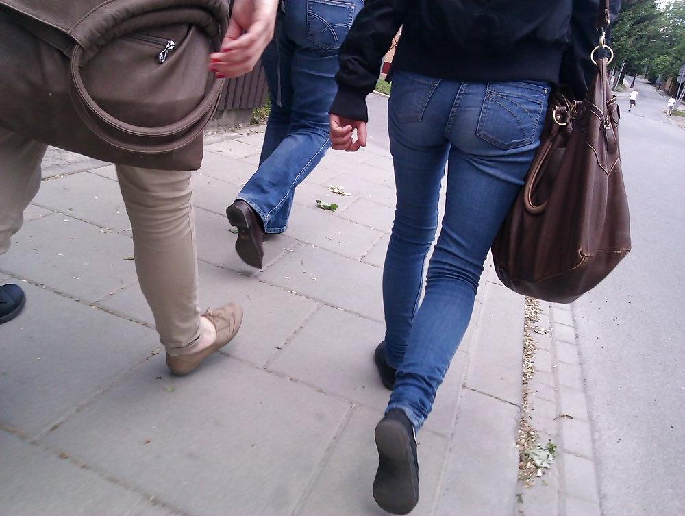 25P Candid teen ass in jeans