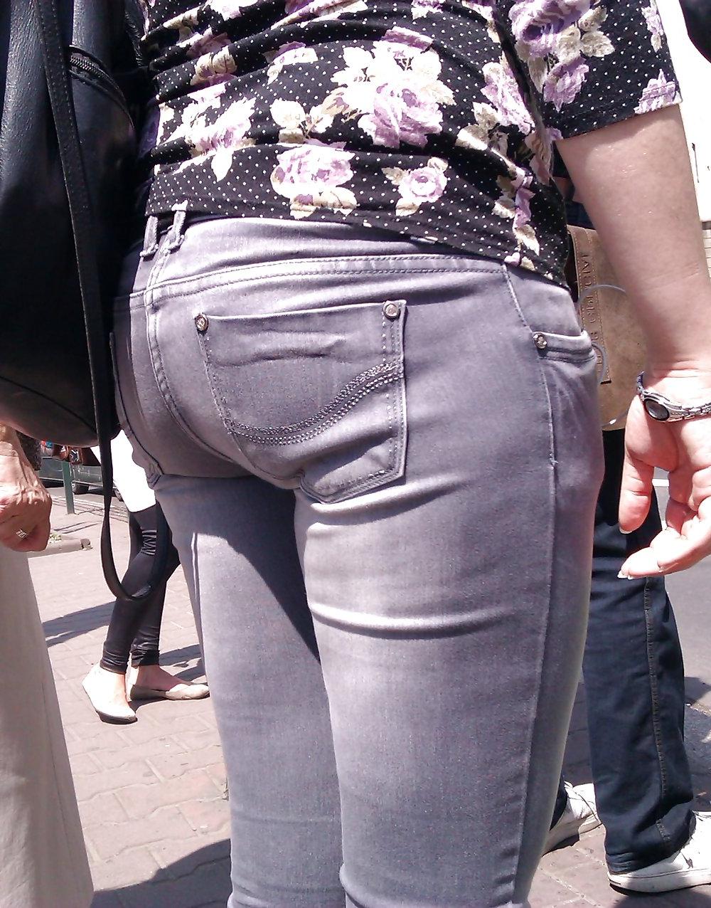 25P Candid teen ass in jeans