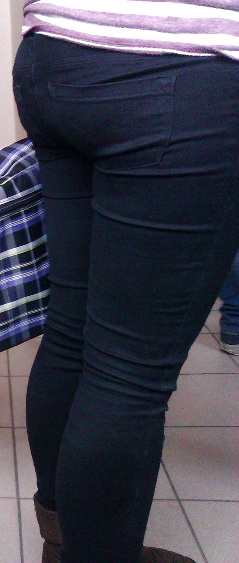 25P Candid teen ass in jeans