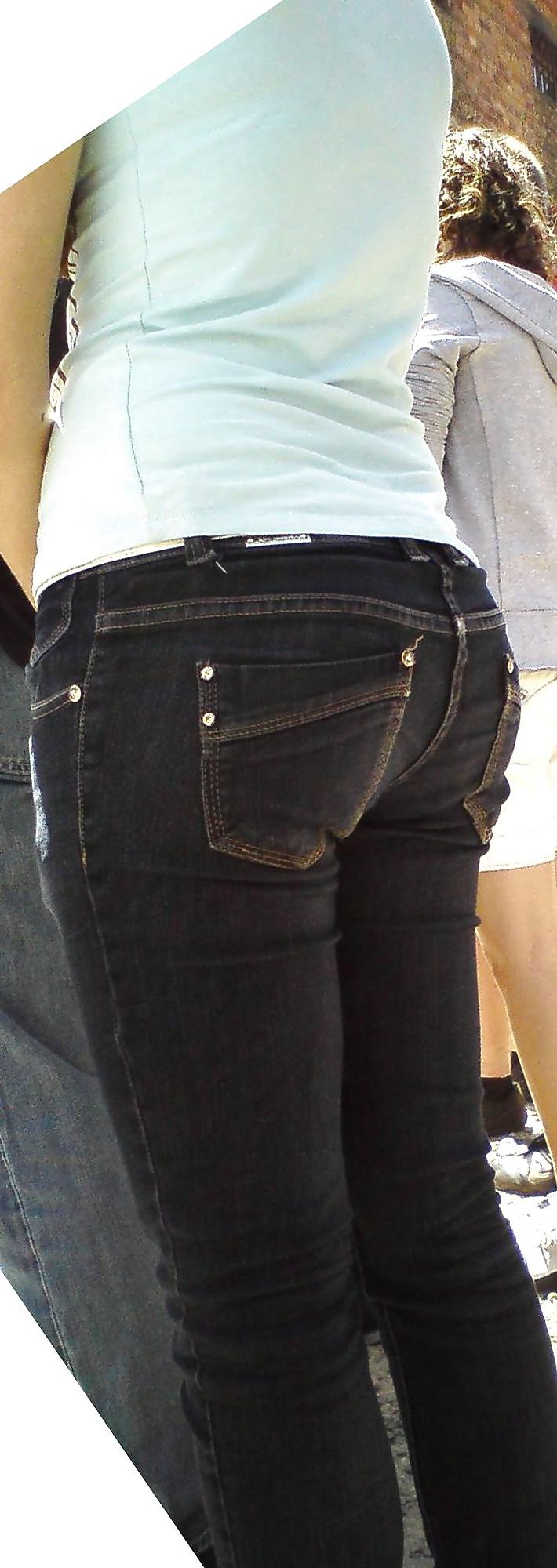 25P Candid teen ass in jeans