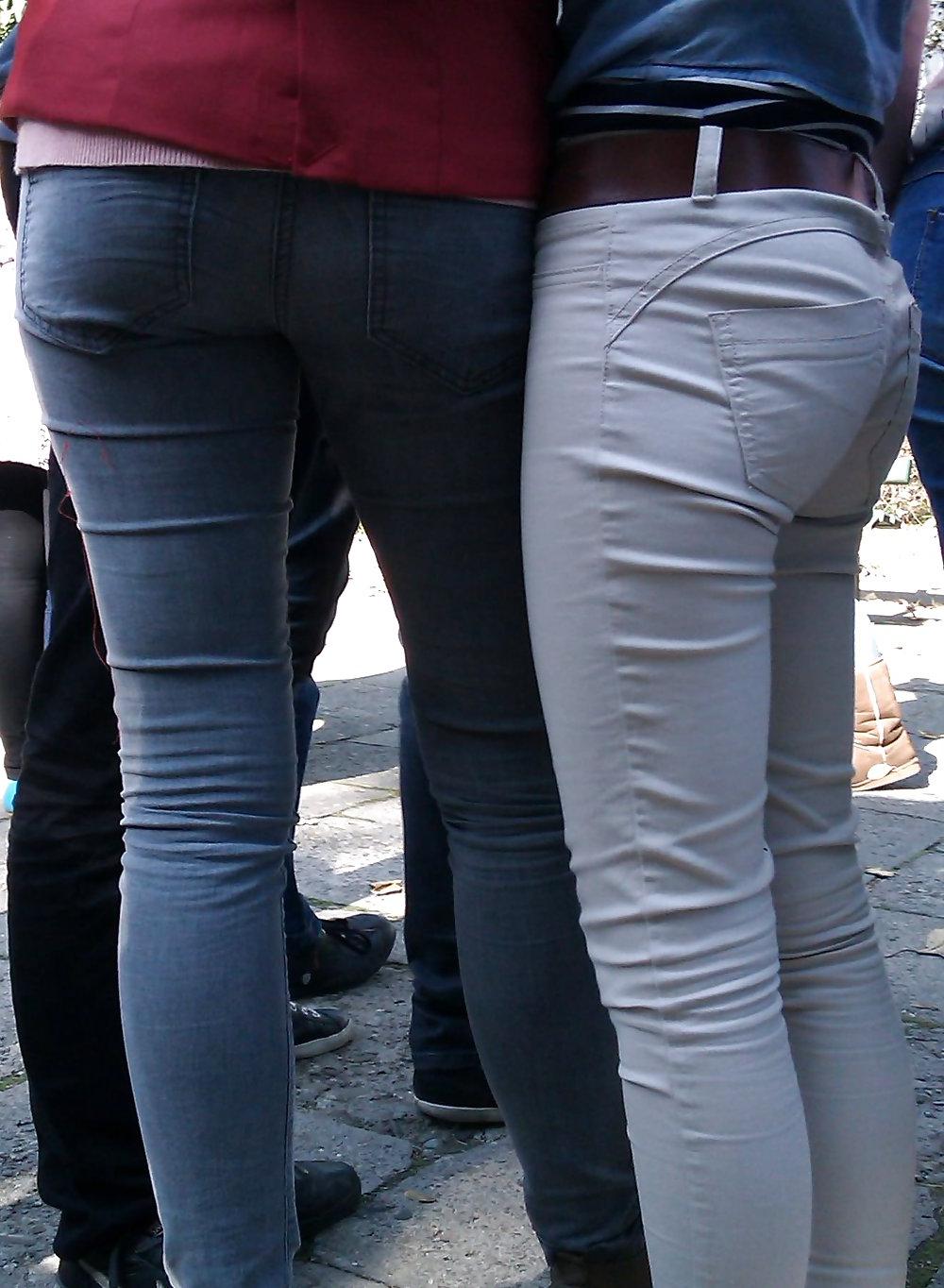 25P Candid teen ass in jeans