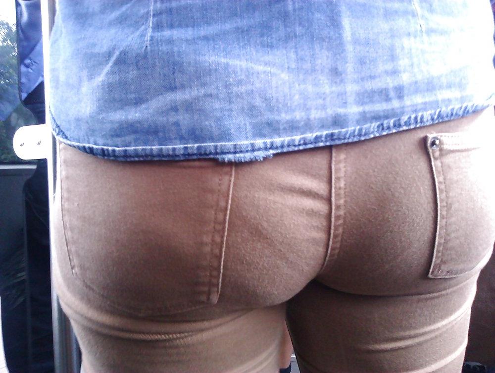 25P Candid teen ass in jeans