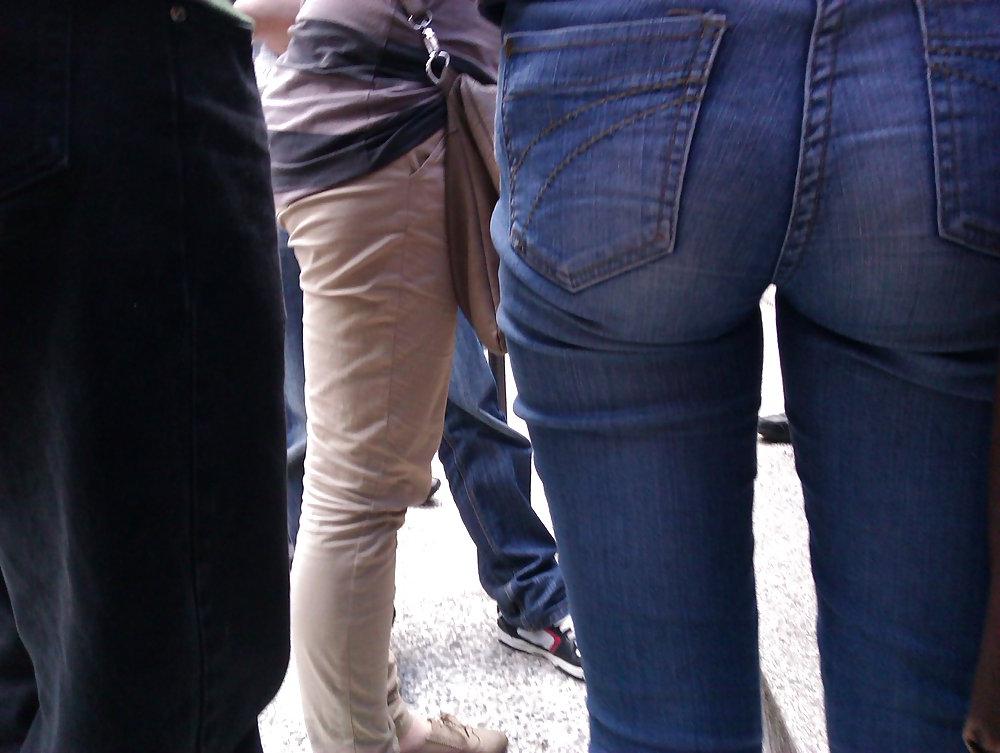 25P Candid teen ass in jeans