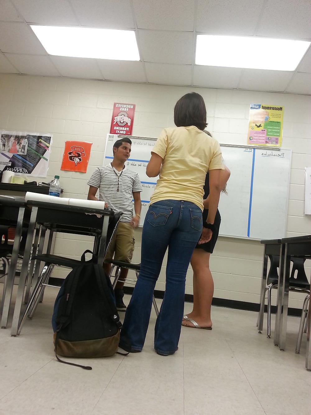 25P Teen Queens in Tight Jeans