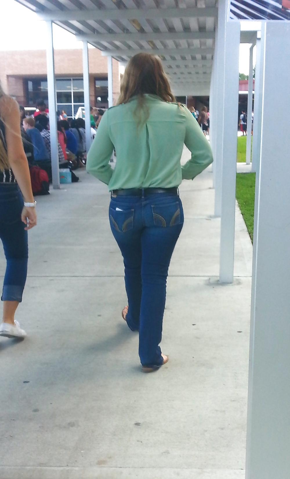 25P Teen Queens in Tight Jeans