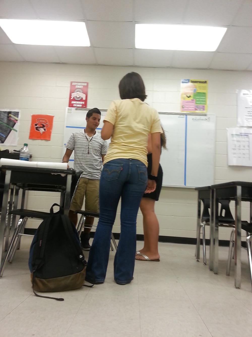 25P Teen Queens in Tight Jeans