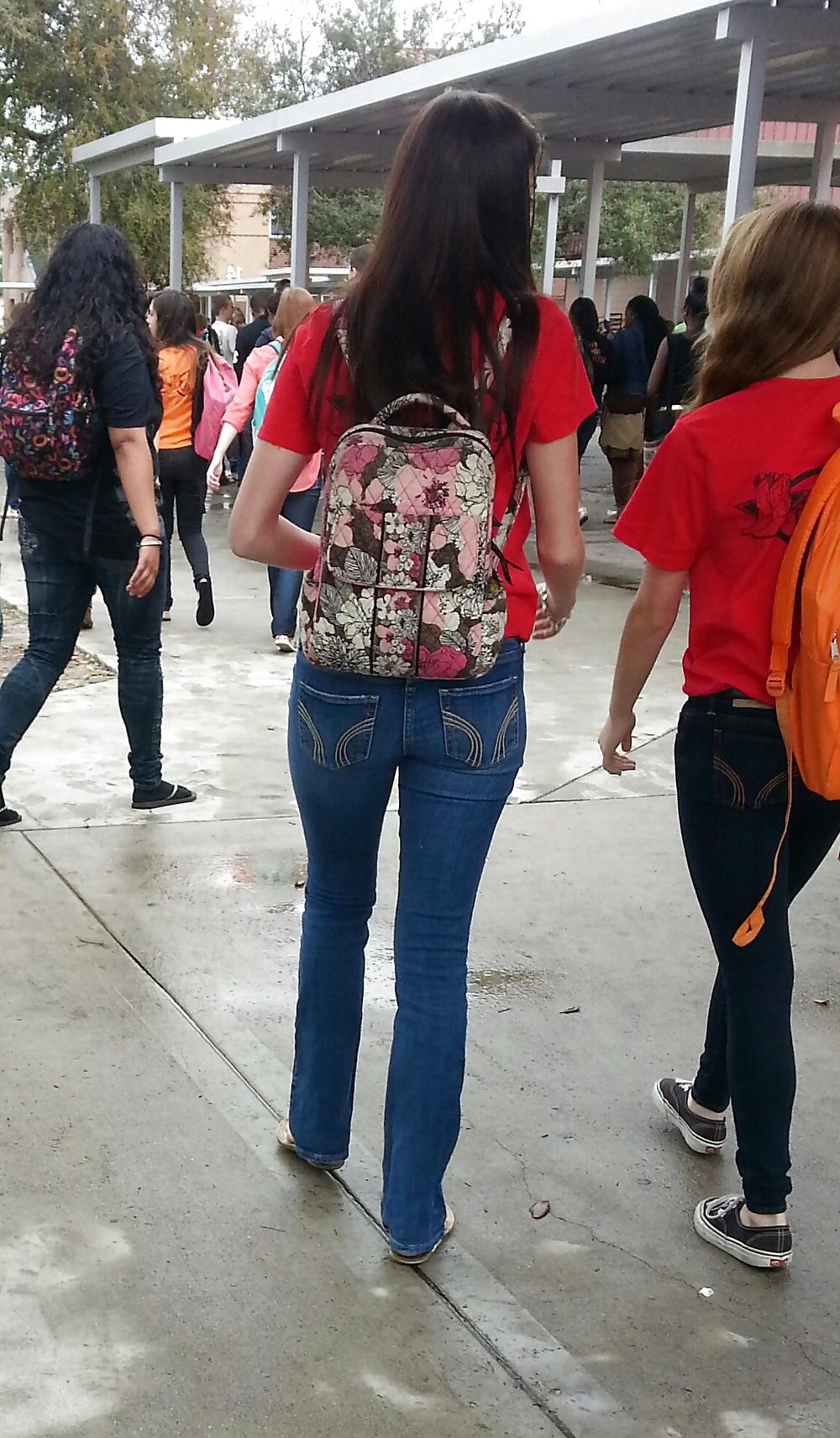 25P Teen Queens in Tight Jeans