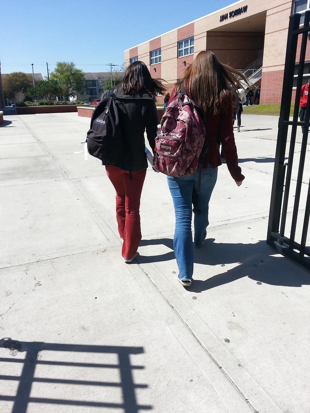 25P Teen Queens in Tight Jeans