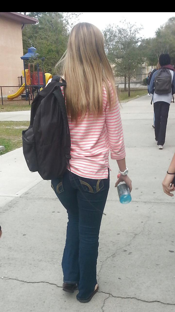 25P Teen Queens in Tight Jeans