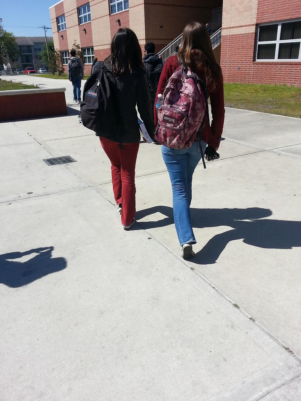 25P Teen Queens in Tight Jeans