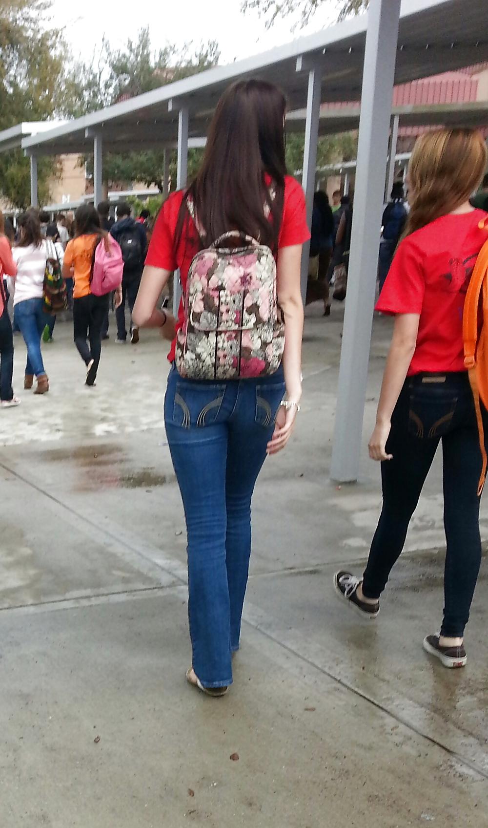 25P Teen Queens in Tight Jeans