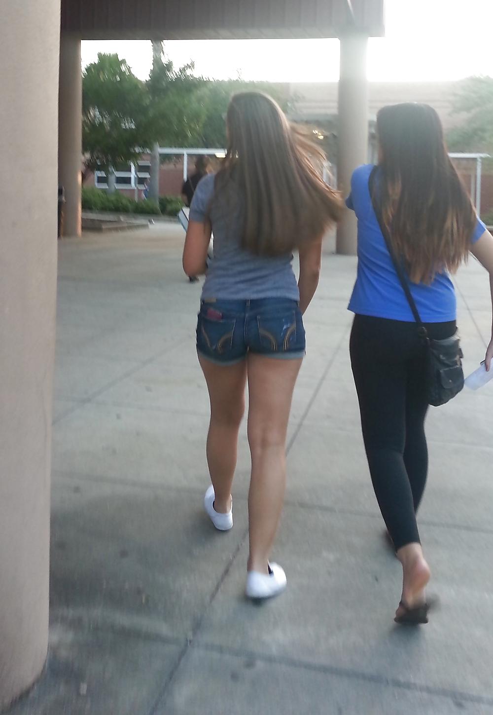 25P Teen Queens in Tight Jeans