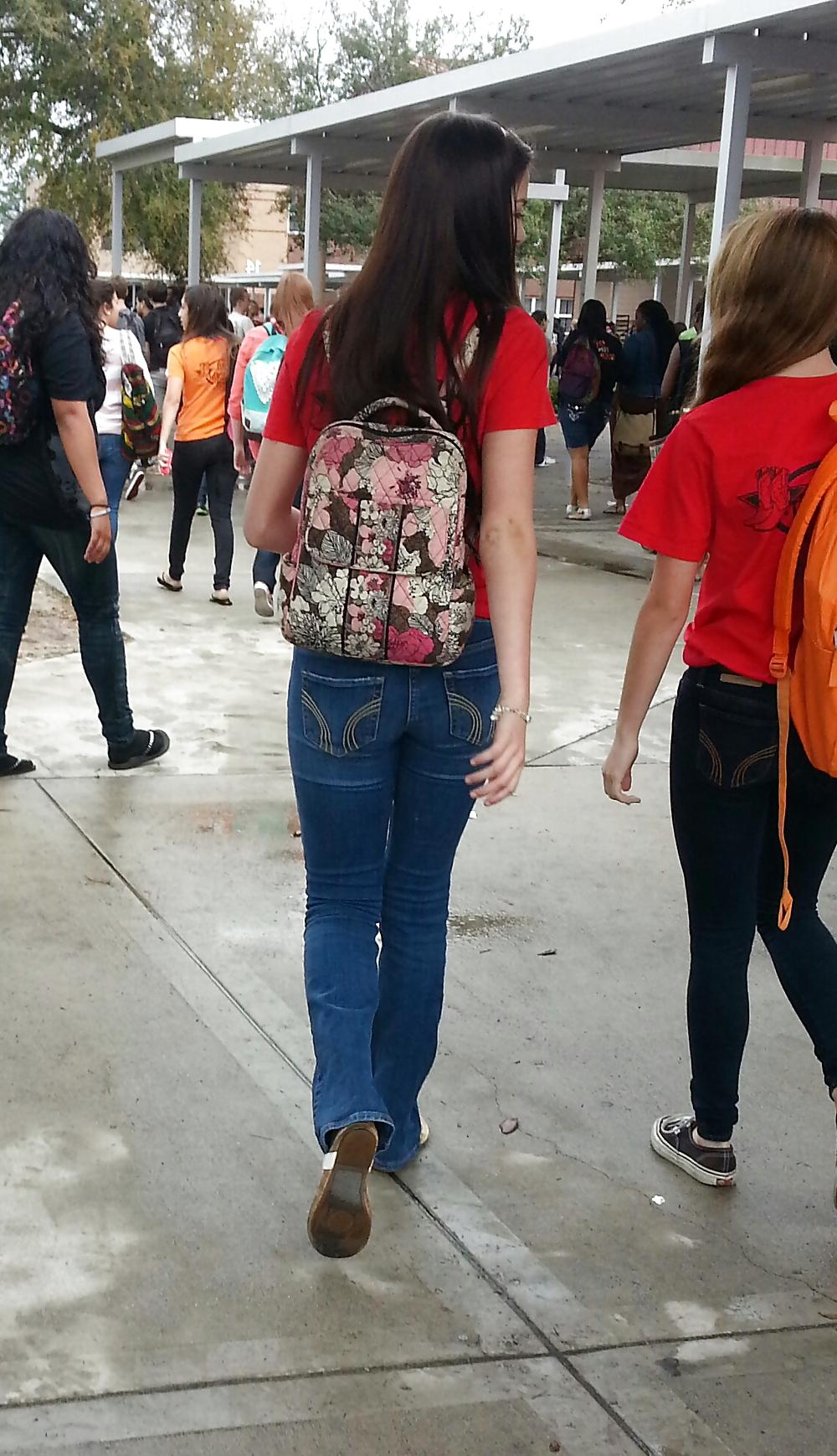 25P Teen Queens in Tight Jeans