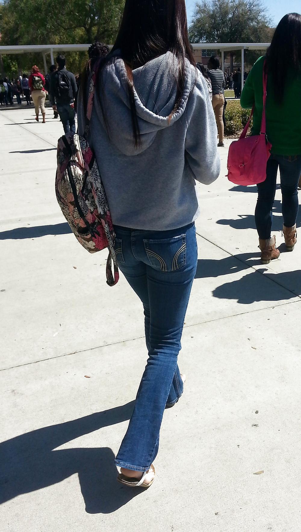 25P Teen Queens in Tight Jeans