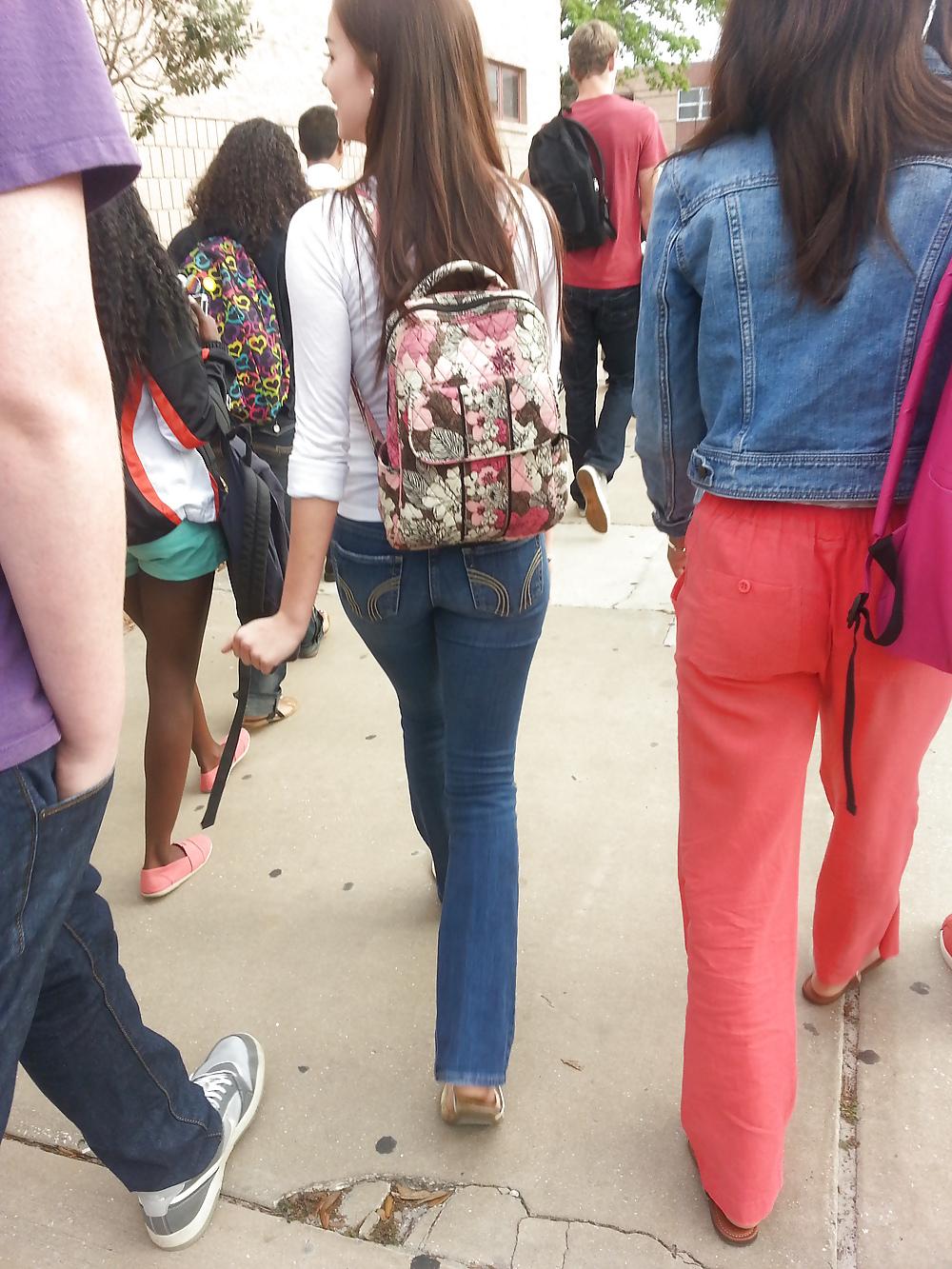 25P Teen Queens in Tight Jeans