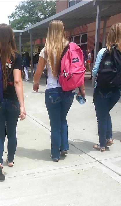 25P Teen Queens in Tight Jeans