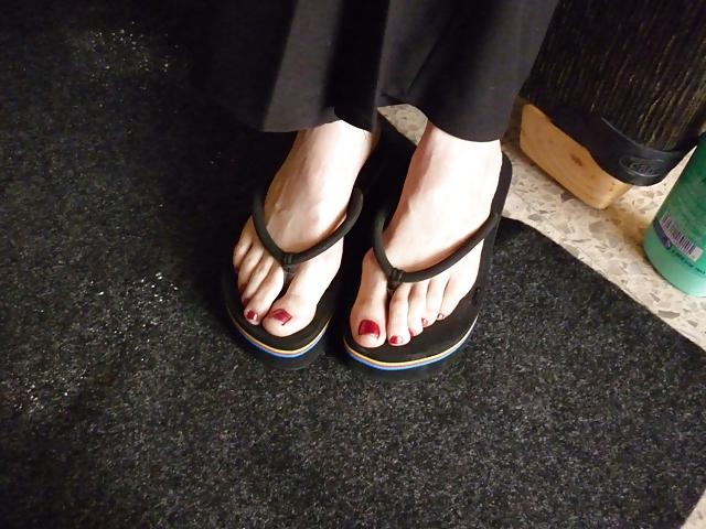 9P Krystal models my platform thong flip flops