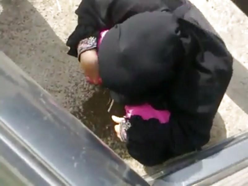 11P Arab voyeur public