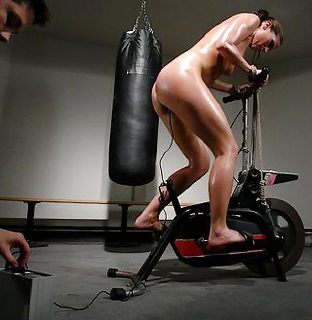 25P Naked teen at sport