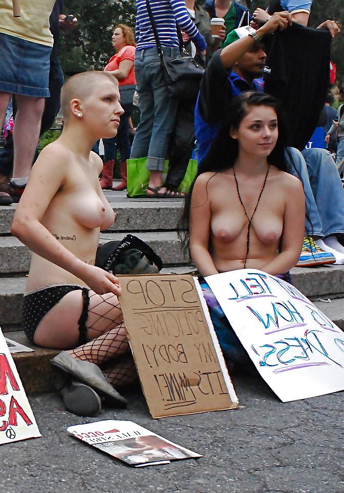 25P Public Nudity 3