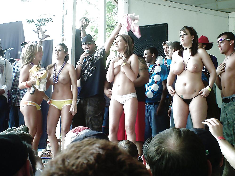 25P Public Nudity 3
