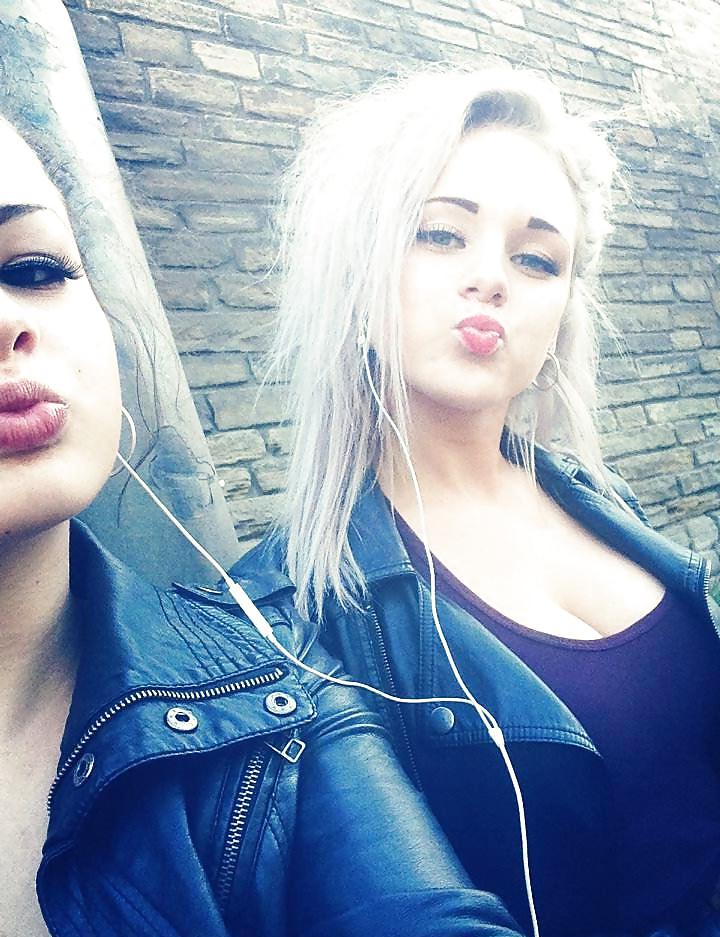 25P Bimbos