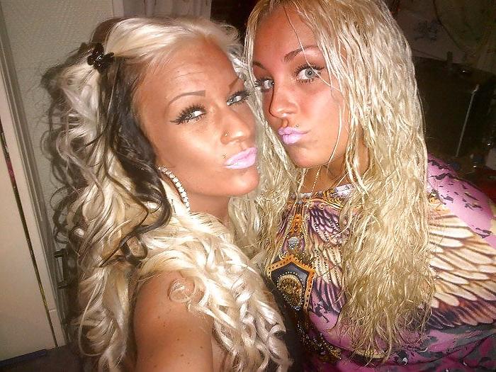 25P Dutch Barbies and Bimbo's