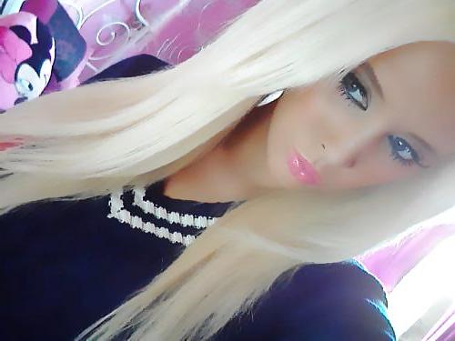 15P Bimbo Training - Makeup