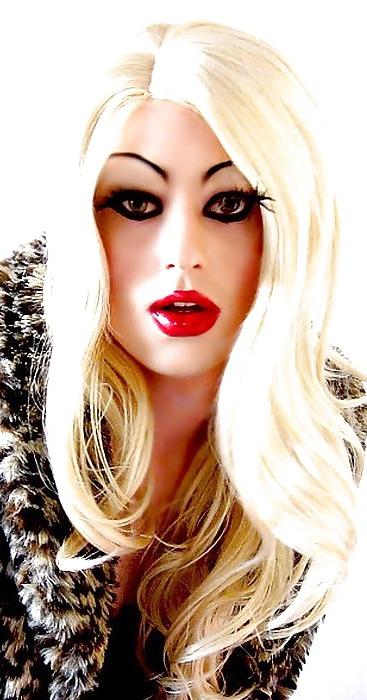 15P Bimbo Training - Makeup