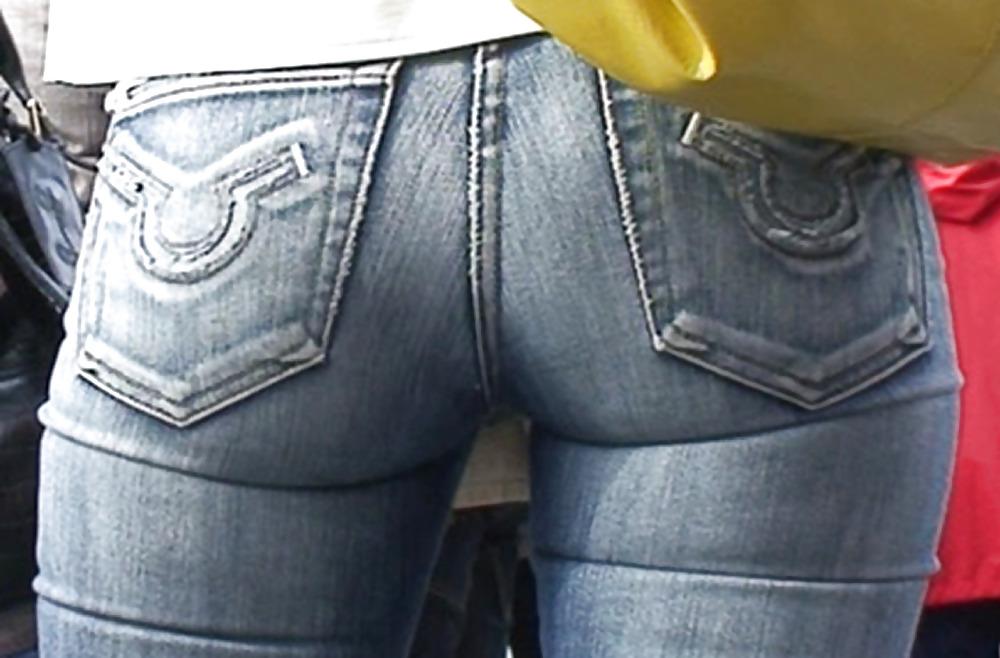 10P Round asses in perfect fitting jeans