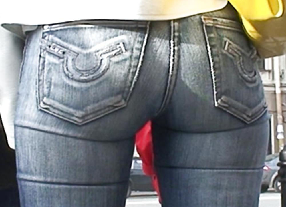 10P Round asses in perfect fitting jeans