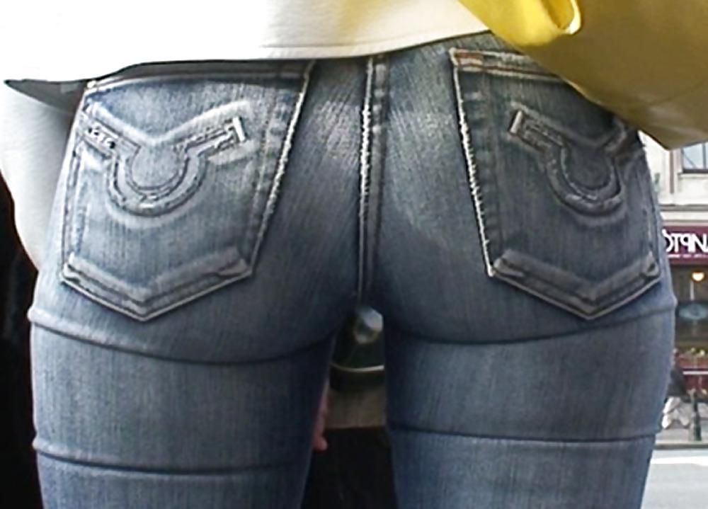 10P Round asses in perfect fitting jeans