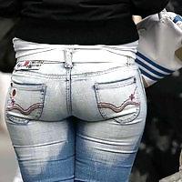 10P Round asses in perfect fitting jeans