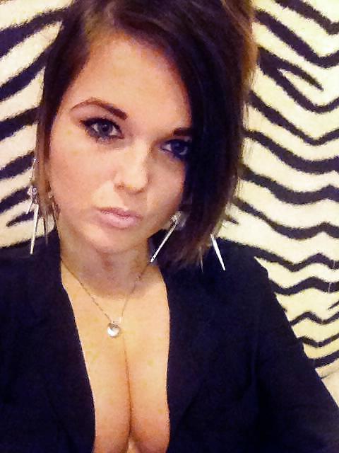 25P Dumb Bimbo Facebook Slut