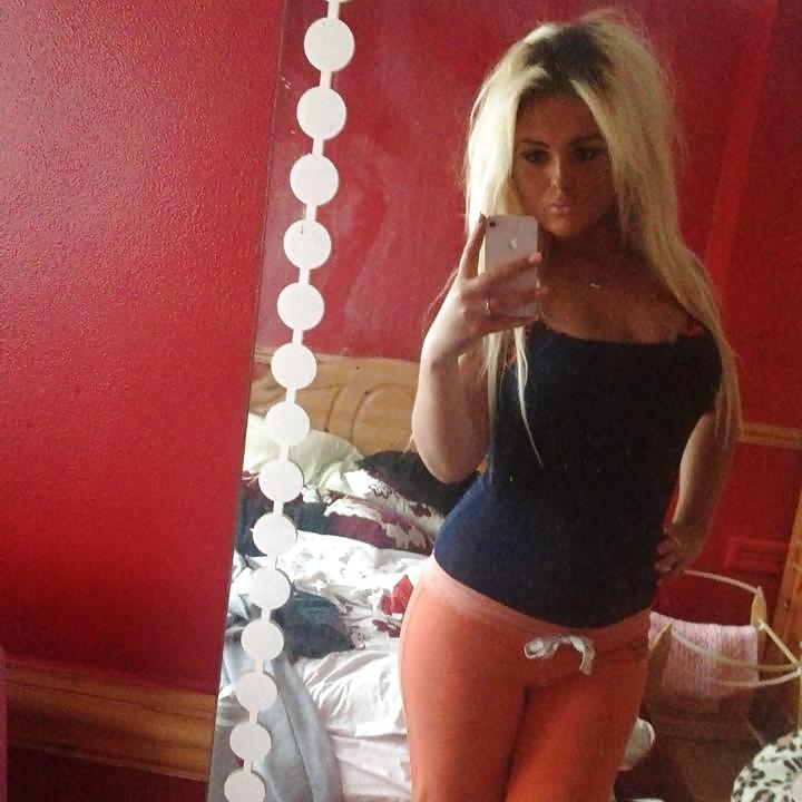 25P Dumb Bimbo Facebook Slut