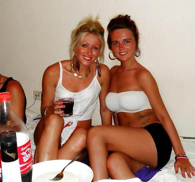 25P Dumb Bimbo Facebook Slut