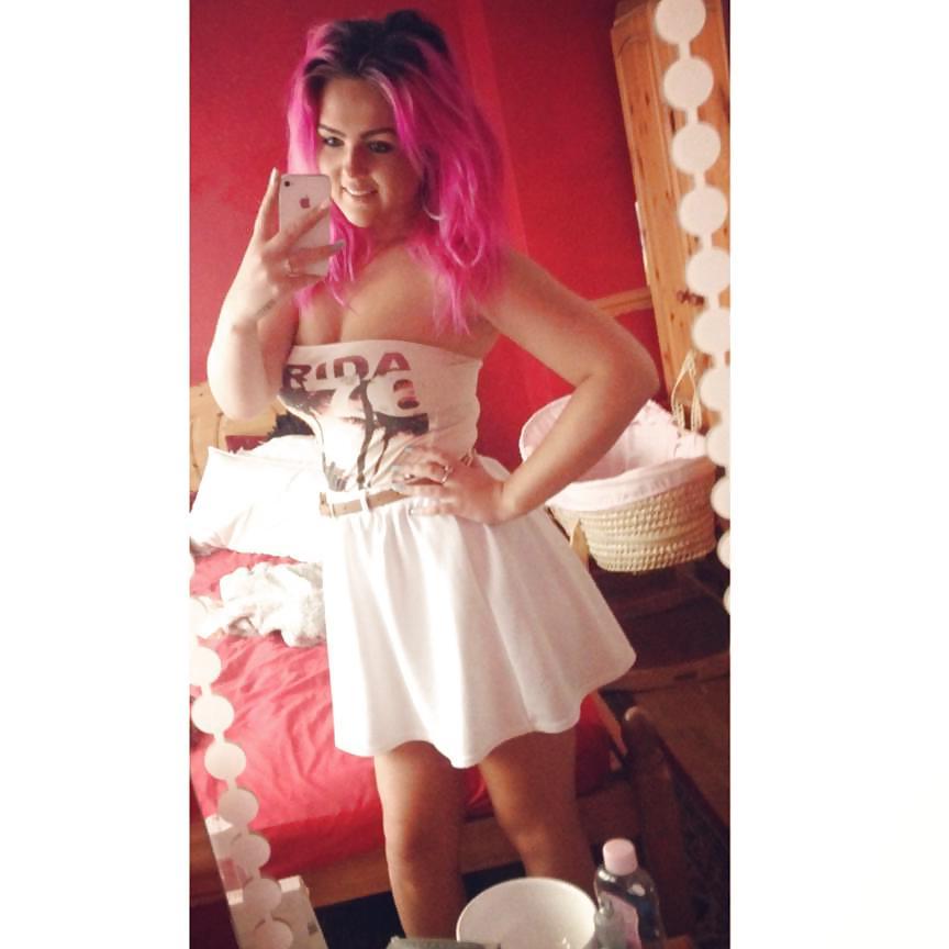 25P Dumb Bimbo Facebook Slut