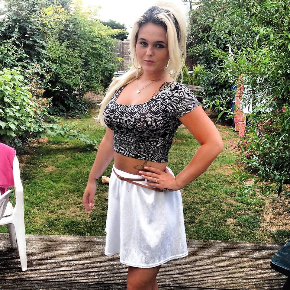 25P Dumb Bimbo Facebook Slut