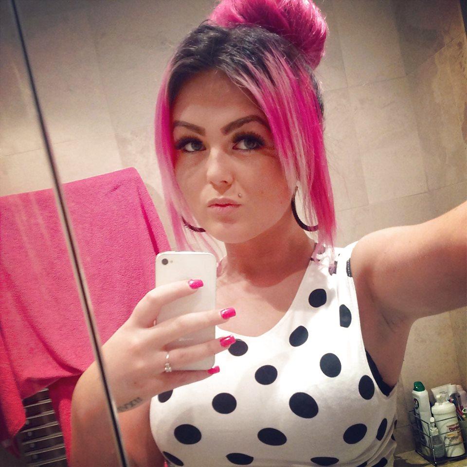 25P Dumb Bimbo Facebook Slut