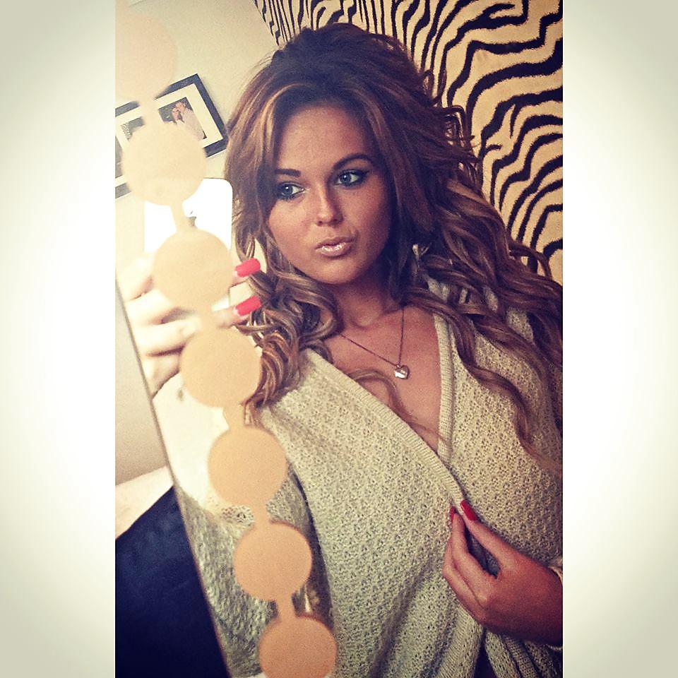 25P Dumb Bimbo Facebook Slut