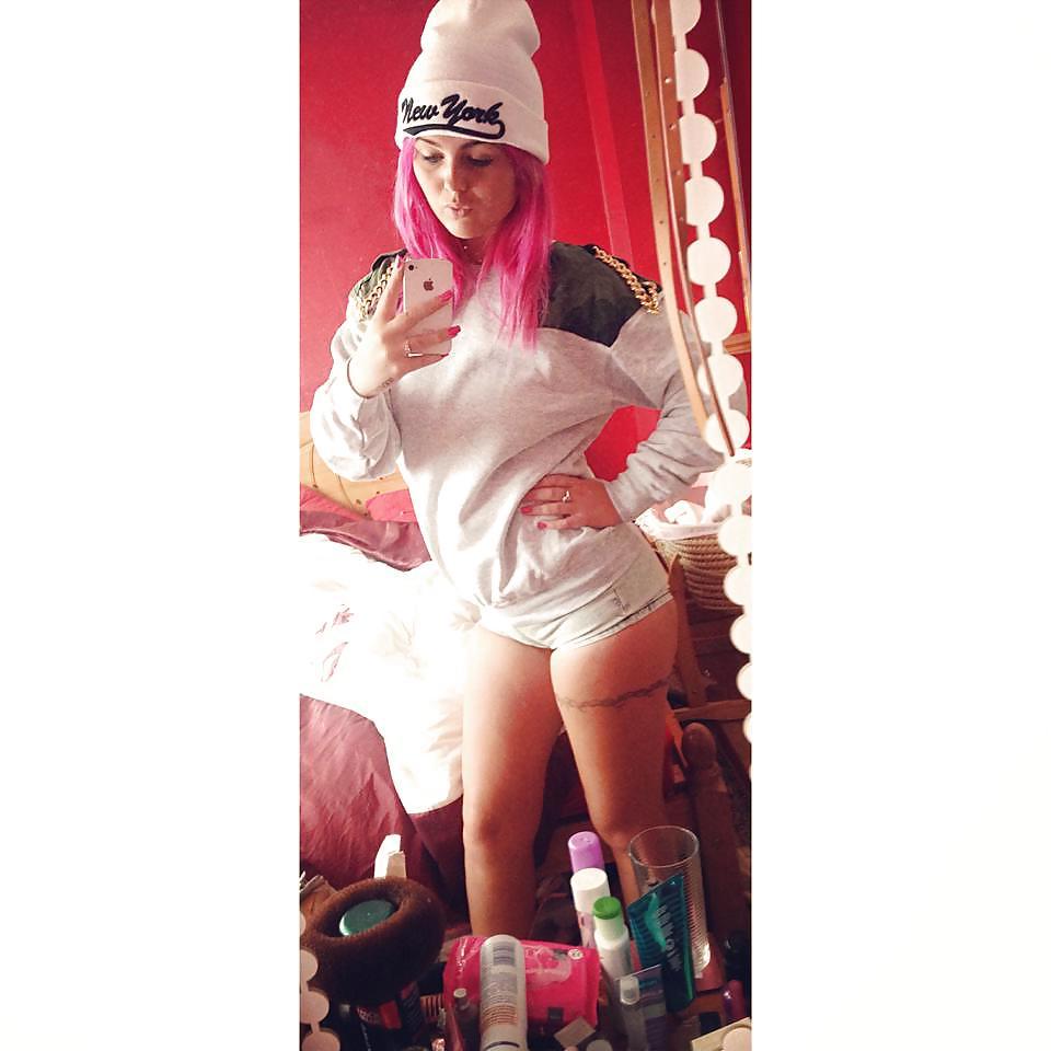 25P Dumb Bimbo Facebook Slut