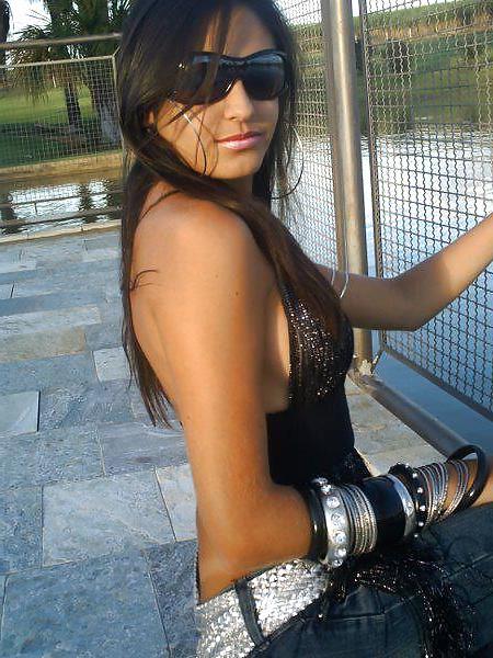 9P Paola Brazilian Escort