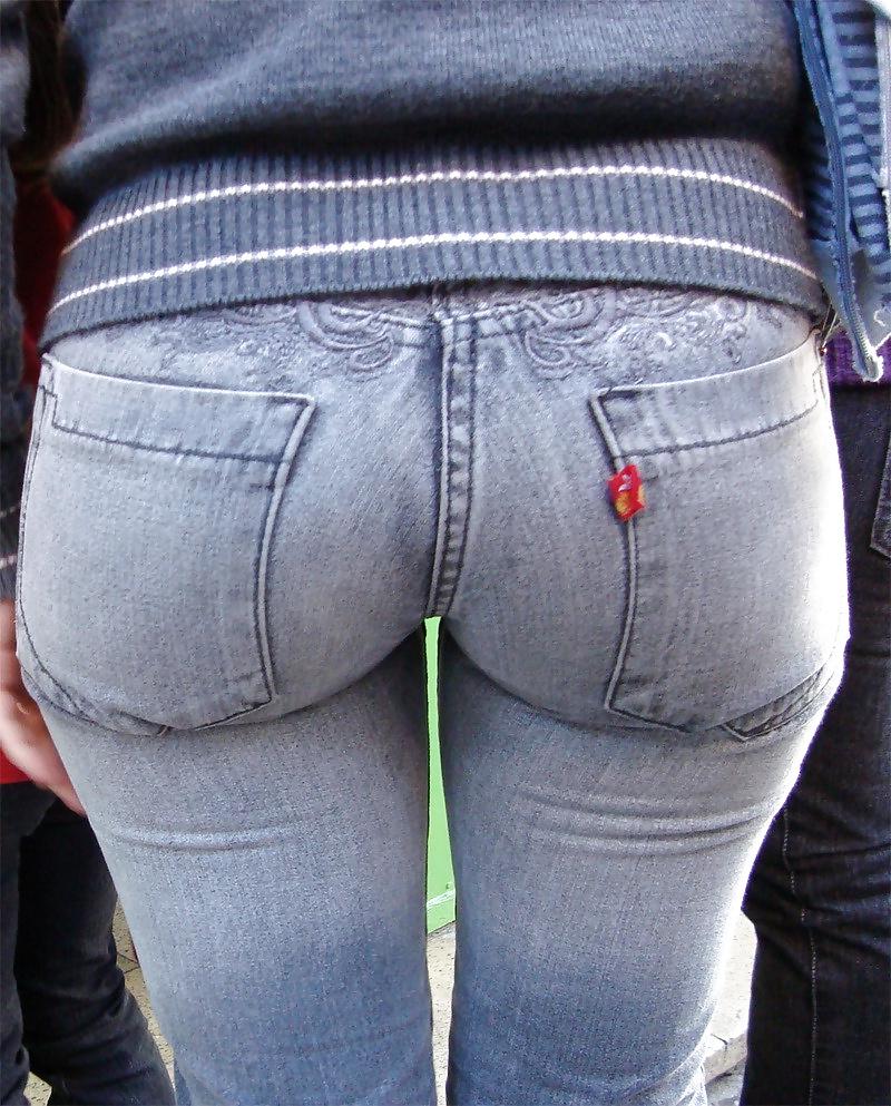 25P Tight Jeans