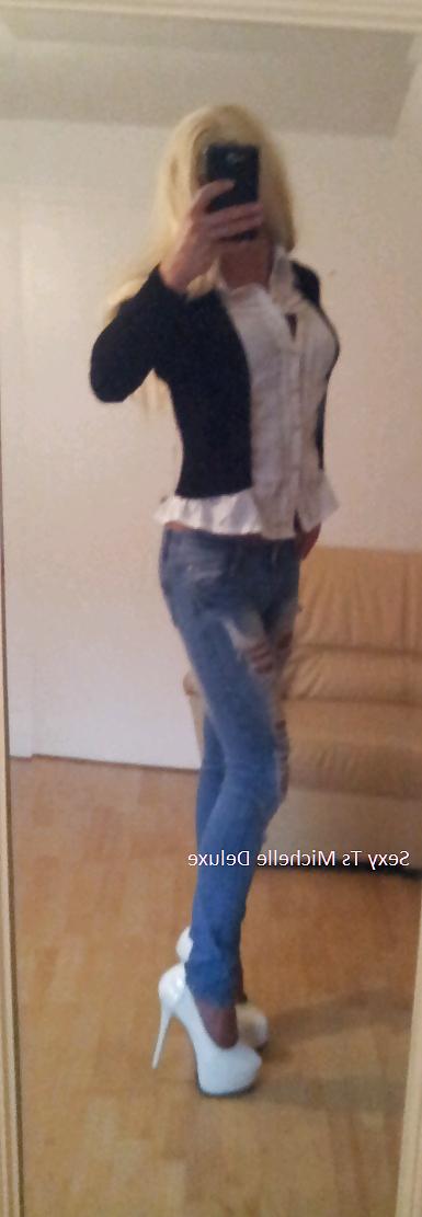 18P Sexy blonde michelle deluxe in jeans nd high heels