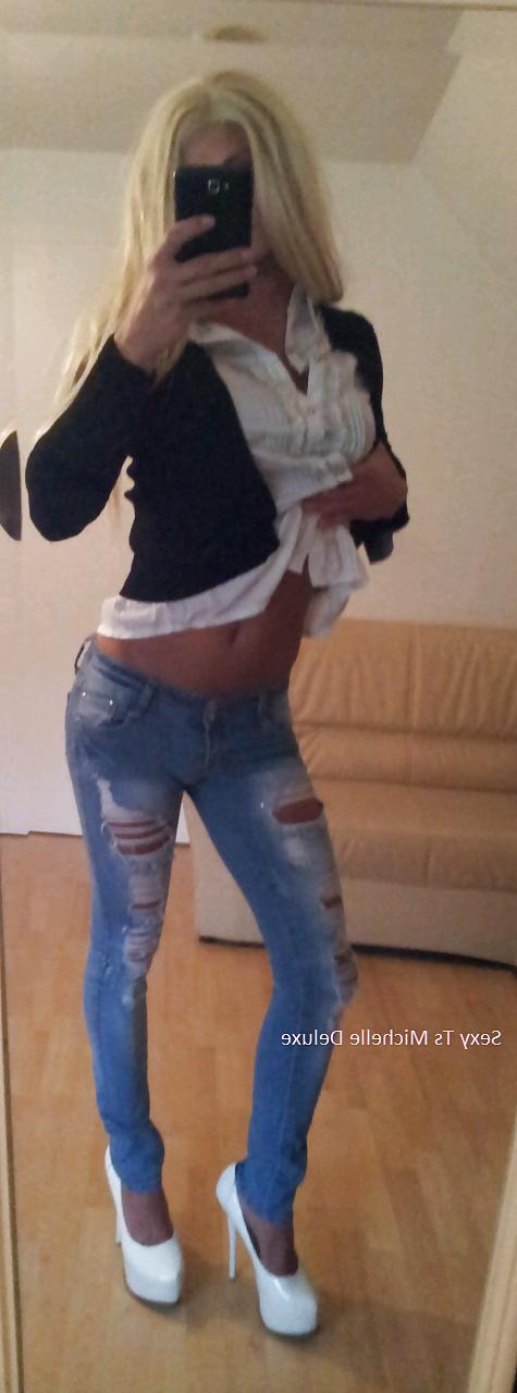 18P Sexy blonde michelle deluxe in jeans nd high heels